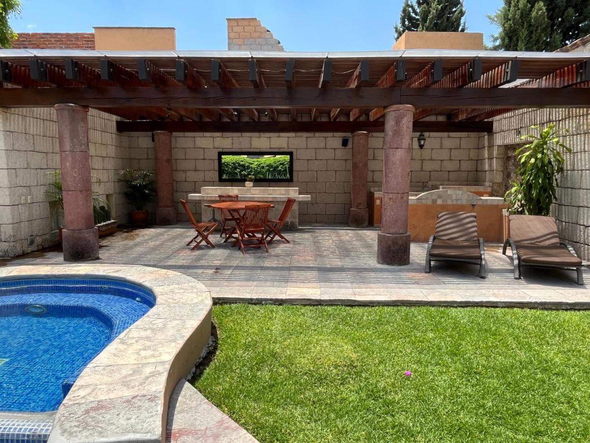 Cousy In The Historic Center Of San Miguel De Allende, Incredible View, Pool, Bbq, 3 Blocks From The Main Parish *